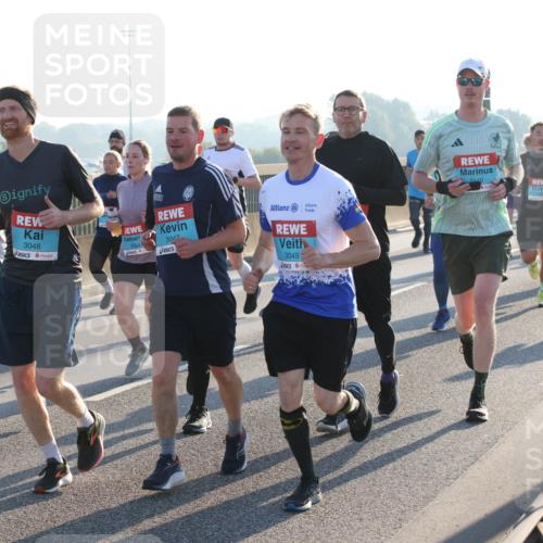 03.10.2025 - Köhlbrandbrückenlauf Lena Gebhardt http://msf.ph/oto/9065576 03.10.2025 09:22:38 Position 1 3048, 3047, 1782, 3049 meine-sportfotos.de