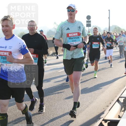 03.10.2025 - Köhlbrandbrückenlauf Lena Gebhardt http://msf.ph/oto/9065587 03.10.2025 09:22:39 Position 1 3047, 3049, 2449 meine-sportfotos.de