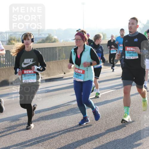 03.10.2025 - Köhlbrandbrückenlauf Lena Gebhardt http://msf.ph/oto/9065615 03.10.2025 09:22:40 Position 1 2471, 1911, 1525 meine-sportfotos.de