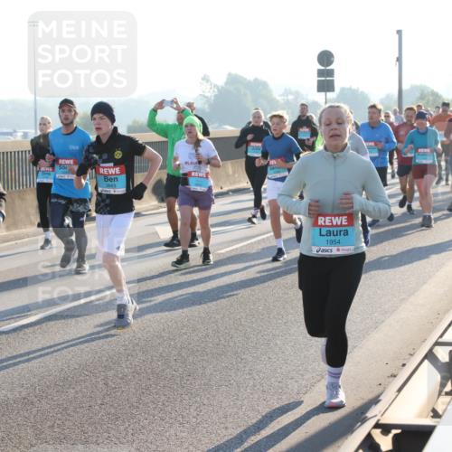 03.10.2025 - Köhlbrandbrückenlauf Lena Gebhardt http://msf.ph/oto/9065638 03.10.2025 09:22:41 Position 1 1525, 3643, 1954 meine-sportfotos.de