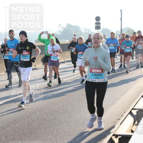 03.10.2025 - Köhlbrandbrückenlauf Lena Gebhardt http://msf.ph/oto/9065645 03.10.2025 09:22:41 Position 1 3643, 1954 meine-sportfotos.de