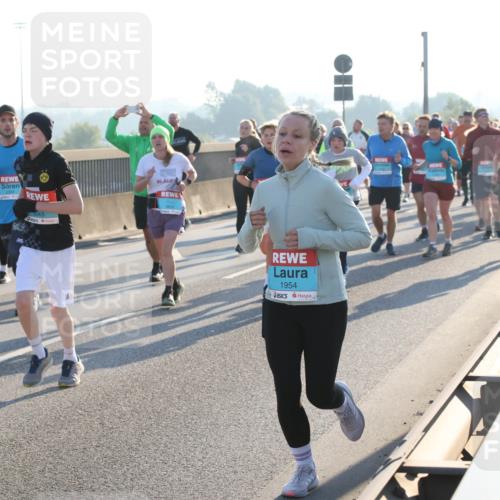 03.10.2025 - Köhlbrandbrückenlauf Lena Gebhardt http://msf.ph/oto/9065656 03.10.2025 09:22:42 Position 1 643, 1954 meine-sportfotos.de