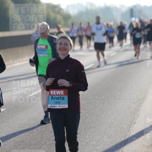 03.10.2025 - Köhlbrandbrückenlauf Jannik Wohlers http://msf.ph/oto/9065657 03.10.2025 09:26:40 Position 3 1982 meine-sportfotos.de