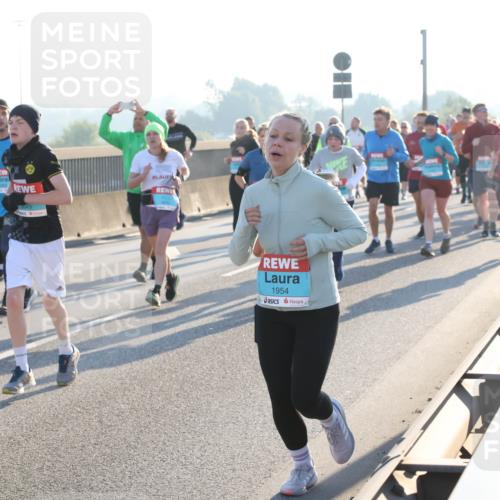 03.10.2025 - Köhlbrandbrückenlauf Lena Gebhardt http://msf.ph/oto/9065659 03.10.2025 09:22:42 Position 1 1954 meine-sportfotos.de