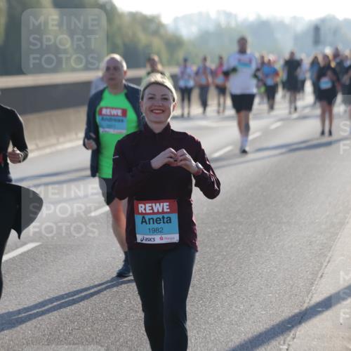 03.10.2025 - Köhlbrandbrückenlauf Jannik Wohlers http://msf.ph/oto/9065669 03.10.2025 09:26:40 Position 3 10, 1982 meine-sportfotos.de