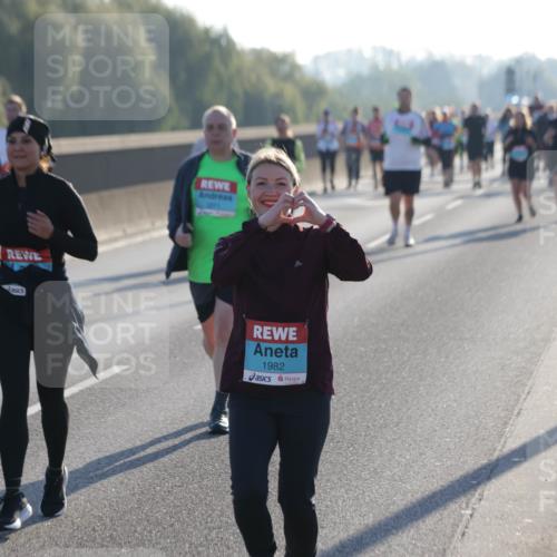 03.10.2025 - Köhlbrandbrückenlauf Jannik Wohlers http://msf.ph/oto/9065683 03.10.2025 09:26:40 Position 3 1887, 1982 meine-sportfotos.de