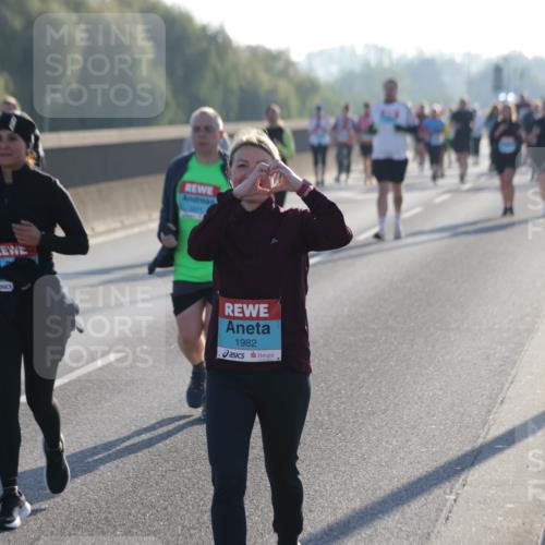 03.10.2025 - Köhlbrandbrückenlauf Jannik Wohlers http://msf.ph/oto/9065690 03.10.2025 09:26:40 Position 3 587, 1982 meine-sportfotos.de