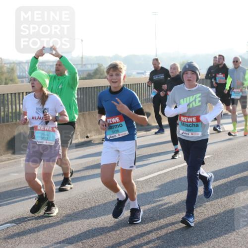 03.10.2025 - Köhlbrandbrückenlauf Lena Gebhardt http://msf.ph/oto/9065703 03.10.2025 09:22:44 Position 1 1779, 3833, 3126, 2841, 1752, 1754 meine-sportfotos.de