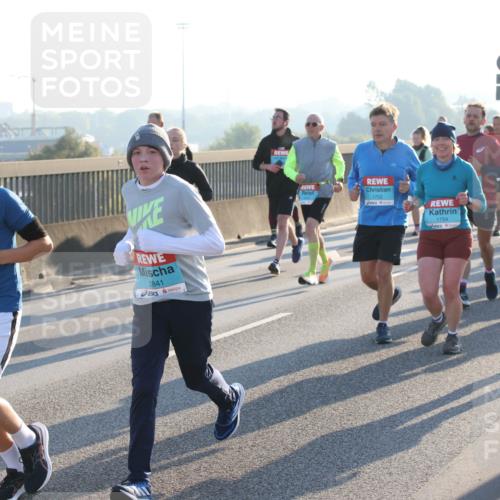 03.10.2025 - Köhlbrandbrückenlauf Lena Gebhardt http://msf.ph/oto/9065711 03.10.2025 09:22:44 Position 1 3126, 2841, 1752, 1754 meine-sportfotos.de
