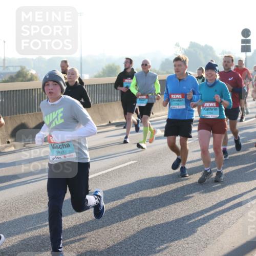 03.10.2025 - Köhlbrandbrückenlauf Lena Gebhardt http://msf.ph/oto/9065715 03.10.2025 09:22:44 Position 1 3126, 2841, 1752, 1754 meine-sportfotos.de