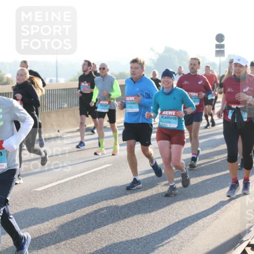 03.10.2025 - Köhlbrandbrückenlauf Lena Gebhardt http://msf.ph/oto/9065716 03.10.2025 09:22:45 Position 1 2841, 1752, 1754, 1710 meine-sportfotos.de