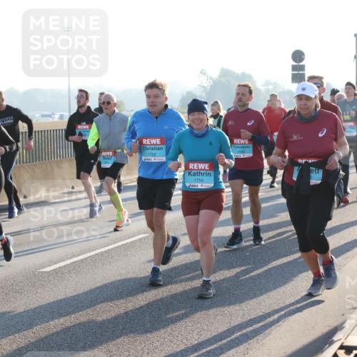 03.10.2025 - Köhlbrandbrückenlauf Lena Gebhardt http://msf.ph/oto/9065723 03.10.2025 09:22:45 Position 1 3134, 1752, 1754, 1945, 1767 meine-sportfotos.de