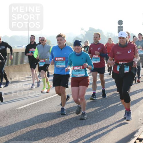 03.10.2025 - Köhlbrandbrückenlauf Lena Gebhardt http://msf.ph/oto/9065728 03.10.2025 09:22:45 Position 1 3134, 3528, 1752, 1754, 21, 1945, 1767 meine-sportfotos.de