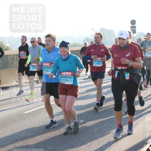 03.10.2025 - Köhlbrandbrückenlauf Lena Gebhardt http://msf.ph/oto/9065742 03.10.2025 09:22:45 Position 1 3134, 1752, 1754, 1945, 1767 meine-sportfotos.de