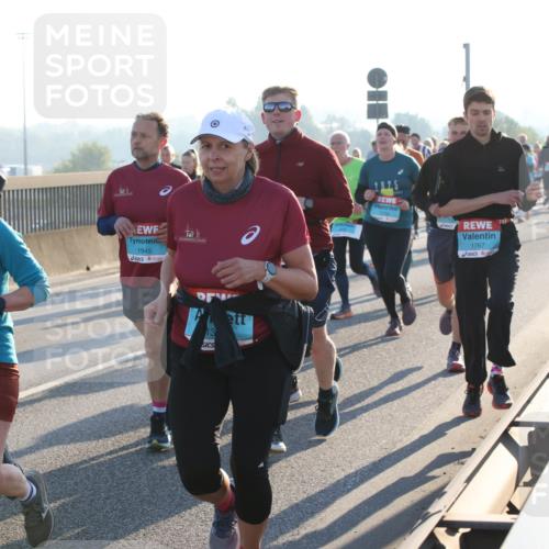 03.10.2025 - Köhlbrandbrückenlauf Lena Gebhardt http://msf.ph/oto/9065763 03.10.2025 09:22:46 Position 1 1752, 1754, 1945, 1767 meine-sportfotos.de