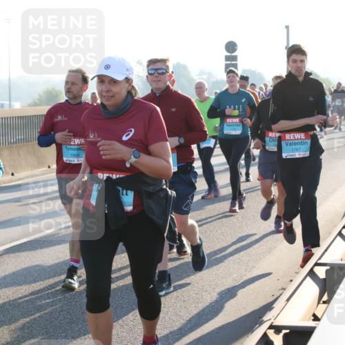 03.10.2025 - Köhlbrandbrückenlauf Lena Gebhardt http://msf.ph/oto/9065770 03.10.2025 09:22:46 Position 1 1754, 1945, 70, 1767 meine-sportfotos.de
