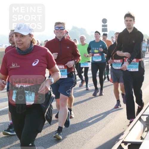03.10.2025 - Köhlbrandbrückenlauf Lena Gebhardt http://msf.ph/oto/9065784 03.10.2025 09:22:46 Position 1 0, 1391, 1767 meine-sportfotos.de