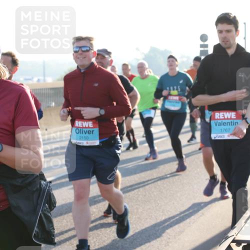 03.10.2025 - Köhlbrandbrückenlauf Lena Gebhardt http://msf.ph/oto/9065799 03.10.2025 09:22:47 Position 1 2150, 1767, 70 meine-sportfotos.de