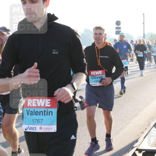 03.10.2025 - Köhlbrandbrückenlauf Lena Gebhardt http://msf.ph/oto/9065825 03.10.2025 09:22:47 Position 1 2150, 1767, 1391 meine-sportfotos.de
