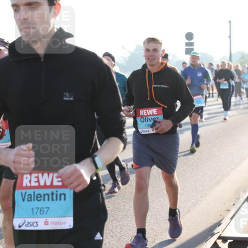 03.10.2025 - Köhlbrandbrückenlauf Lena Gebhardt http://msf.ph/oto/9065828 03.10.2025 09:22:48 Position 1 50, 1767, 139 meine-sportfotos.de
