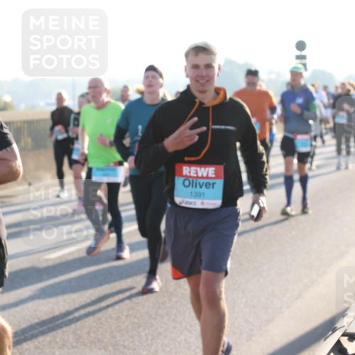 03.10.2025 - Köhlbrandbrückenlauf Lena Gebhardt http://msf.ph/oto/9065833 03.10.2025 09:22:48 Position 1 1419, 1391 meine-sportfotos.de