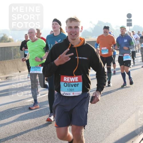 03.10.2025 - Köhlbrandbrückenlauf Lena Gebhardt http://msf.ph/oto/9065839 03.10.2025 09:22:48 Position 1 1802, 1391 meine-sportfotos.de