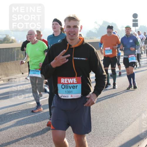 03.10.2025 - Köhlbrandbrückenlauf Lena Gebhardt http://msf.ph/oto/9065842 03.10.2025 09:22:48 Position 1 1802, 1391 meine-sportfotos.de