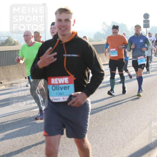 03.10.2025 - Köhlbrandbrückenlauf Lena Gebhardt http://msf.ph/oto/9065848 03.10.2025 09:22:48 Position 1 1391 meine-sportfotos.de