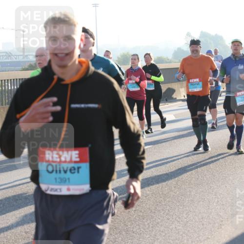 03.10.2025 - Köhlbrandbrückenlauf Lena Gebhardt http://msf.ph/oto/9065855 03.10.2025 09:22:48 Position 1 1391 meine-sportfotos.de