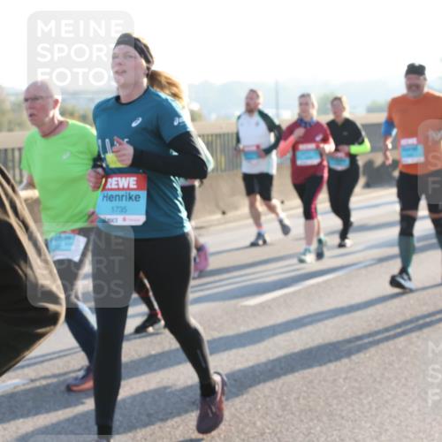 03.10.2025 - Köhlbrandbrückenlauf Lena Gebhardt http://msf.ph/oto/9065873 03.10.2025 09:22:49 Position 1 1735 meine-sportfotos.de