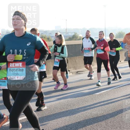 03.10.2025 - Köhlbrandbrückenlauf Lena Gebhardt http://msf.ph/oto/9065884 03.10.2025 09:22:49 Position 1 2025, 1735, 3028, 1802, 1503, 1593 meine-sportfotos.de