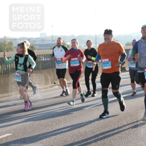 03.10.2025 - Köhlbrandbrückenlauf Lena Gebhardt http://msf.ph/oto/9065893 03.10.2025 09:22:50 Position 1 3028, 1593, 3736 meine-sportfotos.de