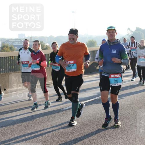 03.10.2025 - Köhlbrandbrückenlauf Lena Gebhardt http://msf.ph/oto/9065900 03.10.2025 09:22:50 Position 1 1503, 2690, 3839, 1593, 3736 meine-sportfotos.de