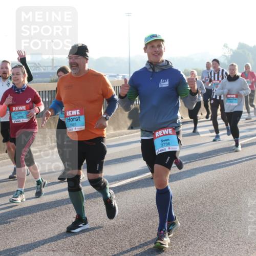 03.10.2025 - Köhlbrandbrückenlauf Lena Gebhardt http://msf.ph/oto/9065912 03.10.2025 09:22:50 Position 1 3839, 1593, 1578, 3736 meine-sportfotos.de