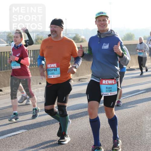 03.10.2025 - Köhlbrandbrückenlauf Lena Gebhardt http://msf.ph/oto/9065923 03.10.2025 09:22:51 Position 1 414, 3839, 1593, 3736 meine-sportfotos.de