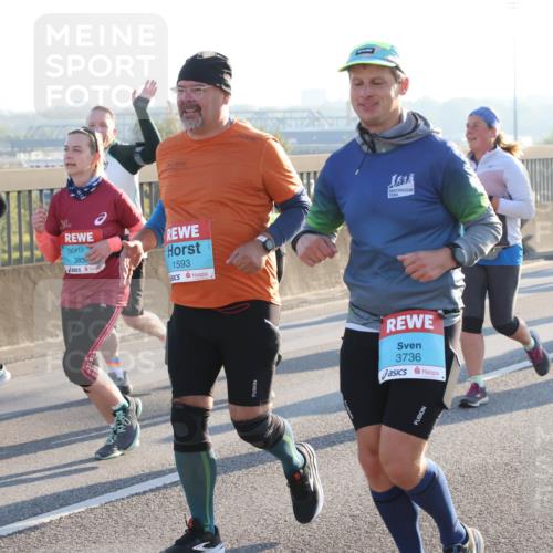 03.10.2025 - Köhlbrandbrückenlauf Lena Gebhardt http://msf.ph/oto/9065933 03.10.2025 09:22:51 Position 1 1414, 3839, 1593, 3736 meine-sportfotos.de