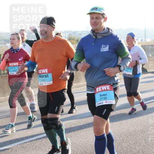 03.10.2025 - Köhlbrandbrückenlauf Lena Gebhardt http://msf.ph/oto/9065940 03.10.2025 09:22:51 Position 1 1414, 3839, 1593, 3736, 1746 meine-sportfotos.de