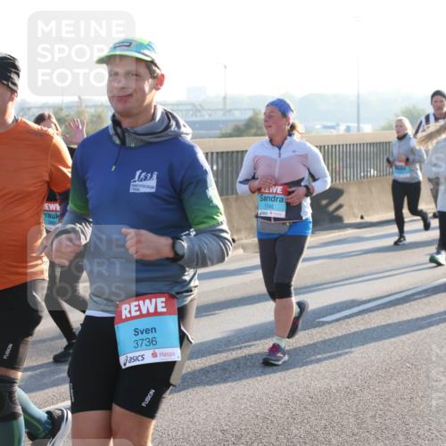 03.10.2025 - Köhlbrandbrückenlauf Lena Gebhardt http://msf.ph/oto/9065946 03.10.2025 09:22:51 Position 1 3839, 1593, 3736, 1746 meine-sportfotos.de