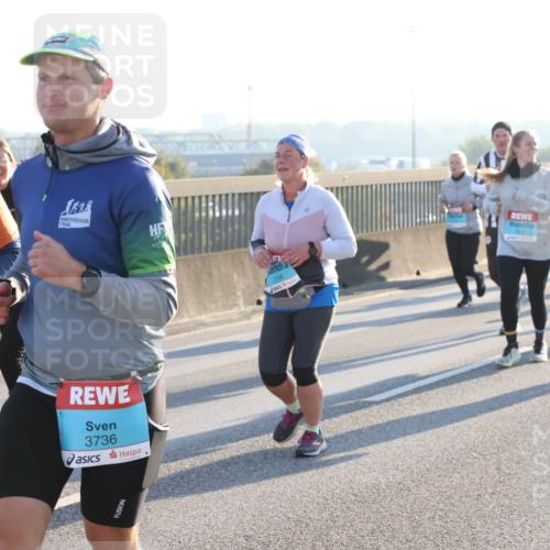 03.10.2025 - Köhlbrandbrückenlauf Lena Gebhardt http://msf.ph/oto/9065956 03.10.2025 09:22:51 Position 1 1593, 3736, 1746 meine-sportfotos.de