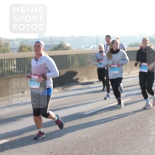03.10.2025 - Köhlbrandbrückenlauf Lena Gebhardt http://msf.ph/oto/9065969 03.10.2025 09:22:52 Position 1  meine-sportfotos.de
