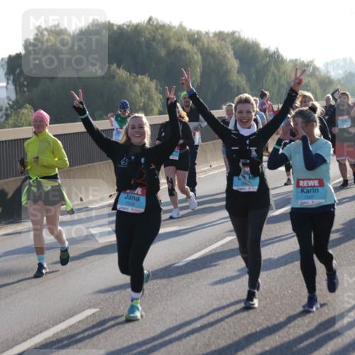 03.10.2025 - Köhlbrandbrückenlauf Jannik Wohlers http://msf.ph/oto/9065974 03.10.2025 09:26:59 Position 3 2926, 2565, 2927 meine-sportfotos.de