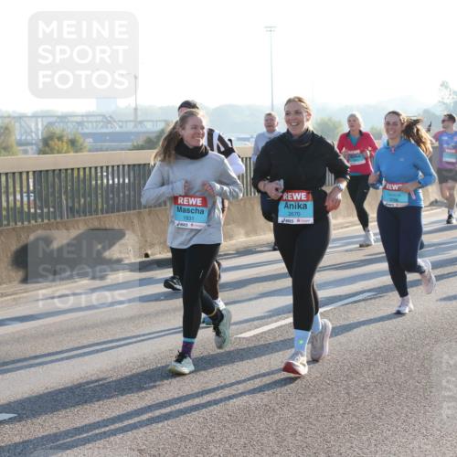 03.10.2025 - Köhlbrandbrückenlauf Lena Gebhardt http://msf.ph/oto/9065985 03.10.2025 09:22:53 Position 1 1831, 2670, 3788 meine-sportfotos.de