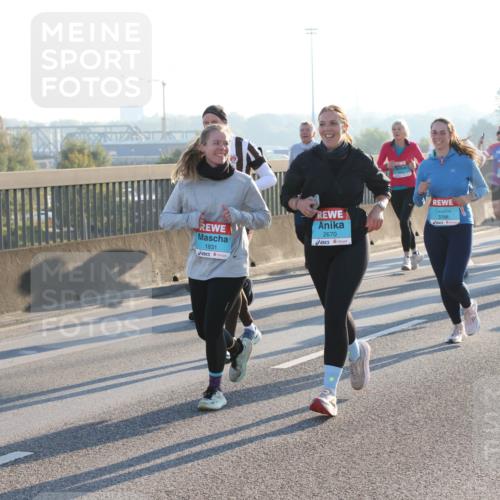 03.10.2025 - Köhlbrandbrückenlauf Lena Gebhardt http://msf.ph/oto/9065990 03.10.2025 09:22:53 Position 1 1831, 2670, 3788 meine-sportfotos.de