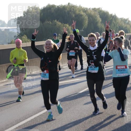 03.10.2025 - Köhlbrandbrückenlauf Jannik Wohlers http://msf.ph/oto/9065993 03.10.2025 09:27:00 Position 3 2860, 2928, 2927 meine-sportfotos.de
