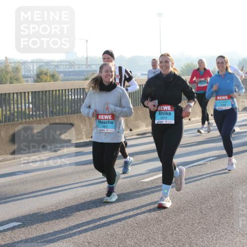 03.10.2025 - Köhlbrandbrückenlauf Lena Gebhardt http://msf.ph/oto/9065995 03.10.2025 09:22:53 Position 1 1831, 2670, 3788 meine-sportfotos.de