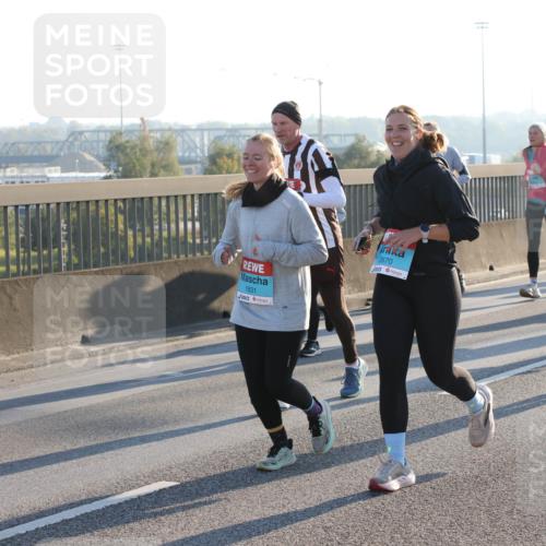 03.10.2025 - Köhlbrandbrückenlauf Lena Gebhardt http://msf.ph/oto/9066008 03.10.2025 09:22:53 Position 1 1831, 2670, 3788 meine-sportfotos.de