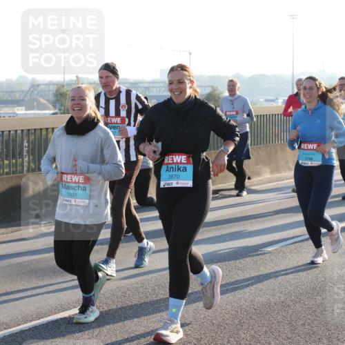 03.10.2025 - Köhlbrandbrückenlauf Lena Gebhardt http://msf.ph/oto/9066018 03.10.2025 09:22:53 Position 1 1831, 27, 2670, 3788 meine-sportfotos.de