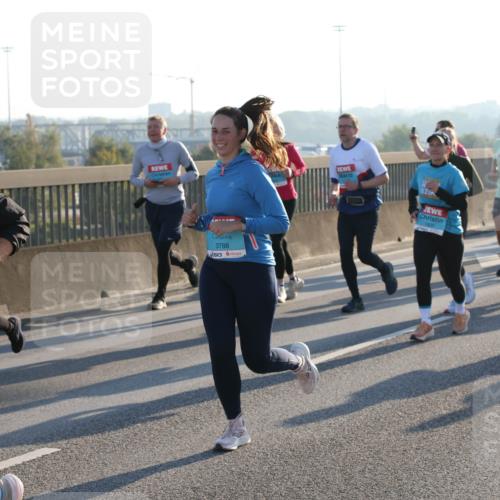 03.10.2025 - Köhlbrandbrückenlauf Lena Gebhardt http://msf.ph/oto/9066045 03.10.2025 09:22:54 Position 1 2670, 3788 meine-sportfotos.de