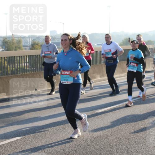 03.10.2025 - Köhlbrandbrückenlauf Lena Gebhardt http://msf.ph/oto/9066052 03.10.2025 09:22:54 Position 1 3788 meine-sportfotos.de
