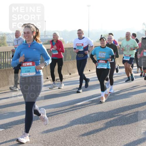 03.10.2025 - Köhlbrandbrückenlauf Lena Gebhardt http://msf.ph/oto/9066056 03.10.2025 09:22:54 Position 1 3788, 1025, 2165, 1903 meine-sportfotos.de